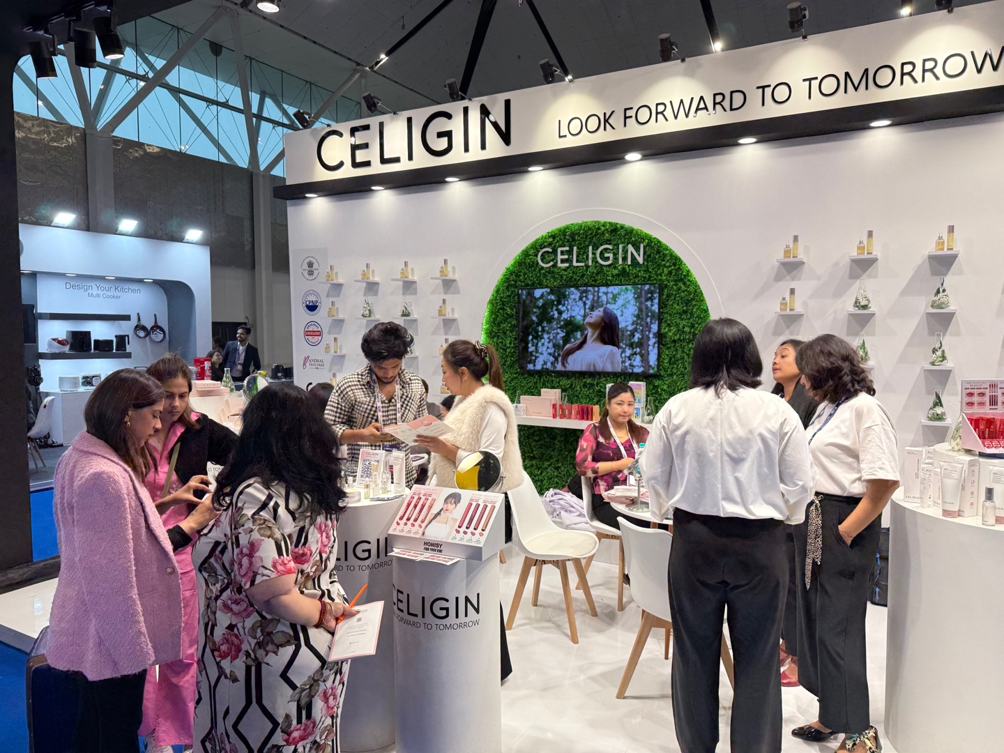 モーダルウィンドウで表示します。